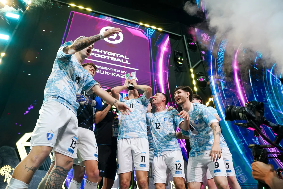 Celebración del equipo de fútbol phygital