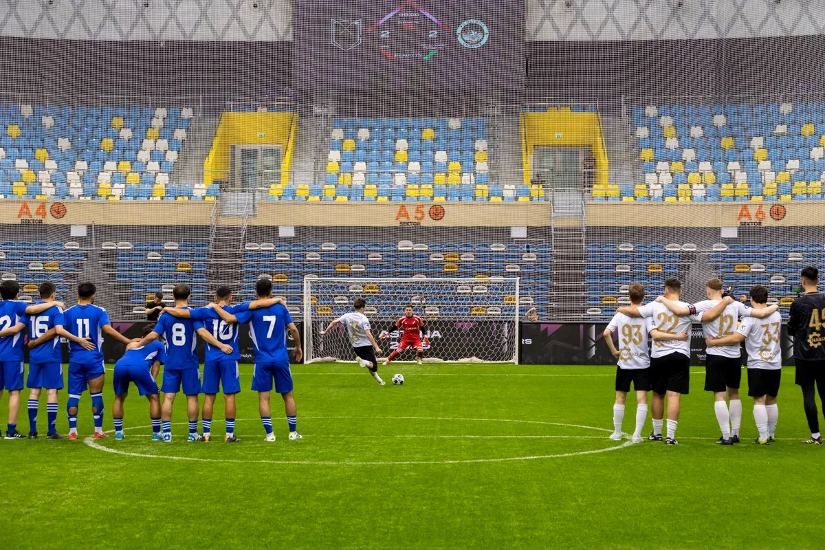 Partido de fútbol sala sobre césped