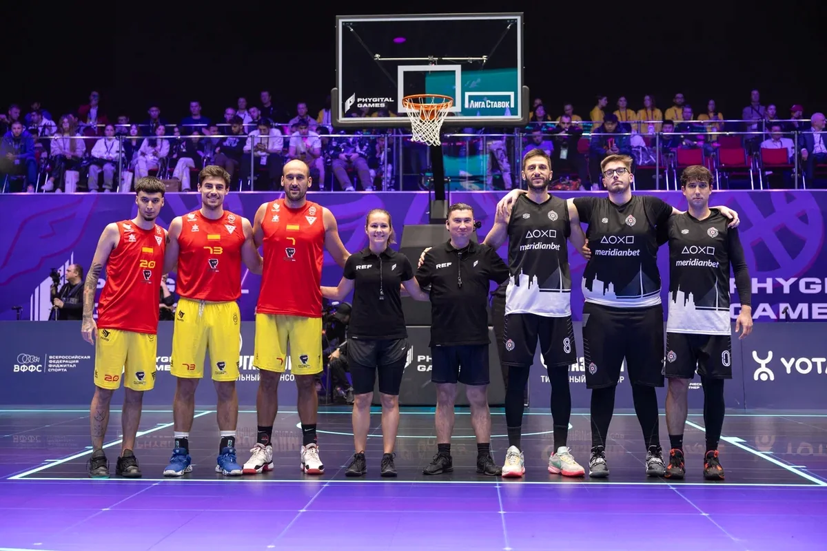 Equipos saludando antes del partido